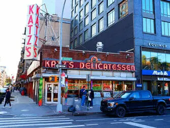 Qué ver y hacer en Lower East Side - Katzs Deli