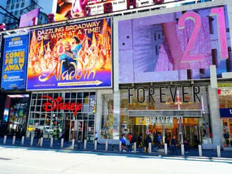 Qué ver y hacer en Theater District - Forever21