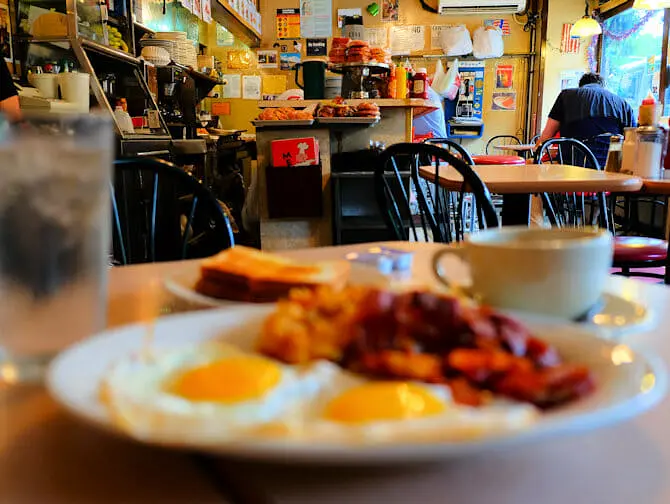 Desayunar en Nueva York - La Bonbonniere breakfast